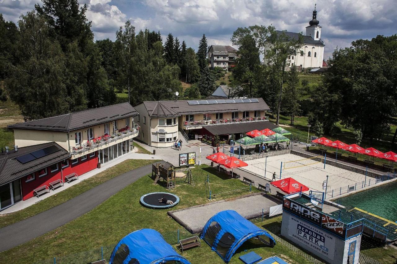 Penzion Acrobat Park Štíty Exteriör bild