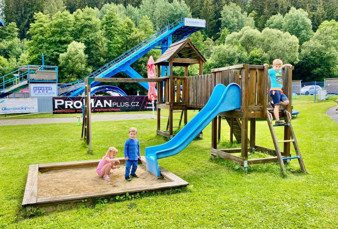 Penzion Acrobat Park Štíty Exteriör bild