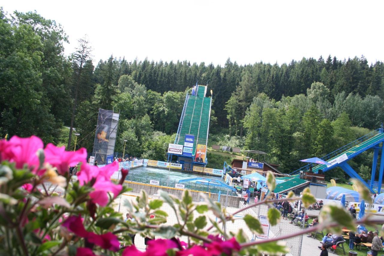 Penzion Acrobat Park Štíty Exteriör bild