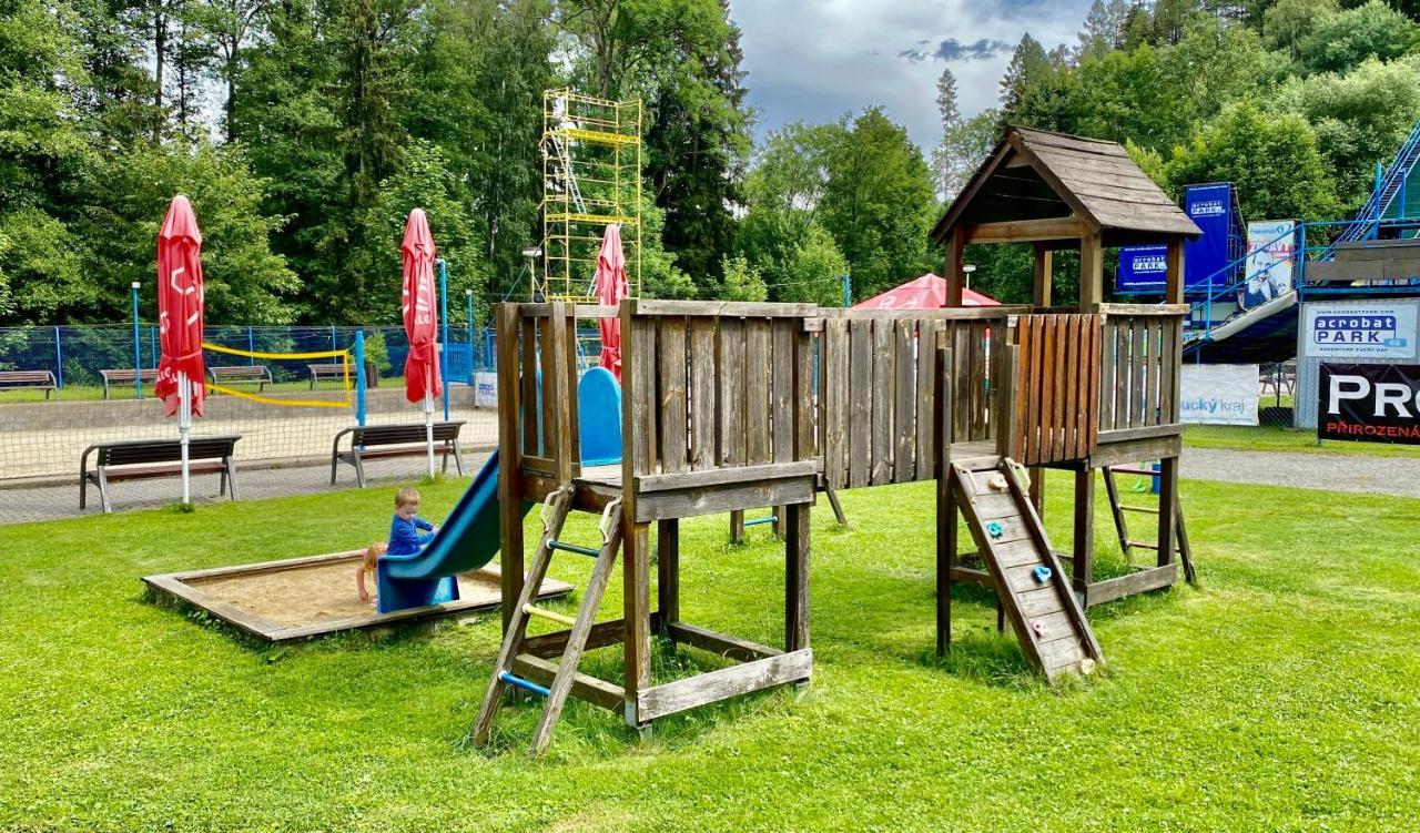 Penzion Acrobat Park Štíty Exteriör bild